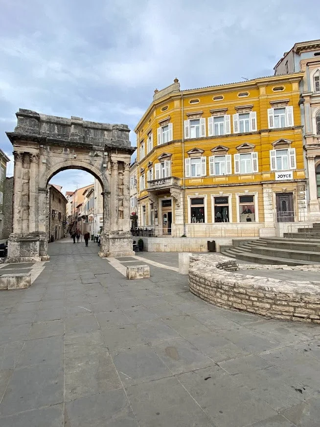Arch of the Sergii