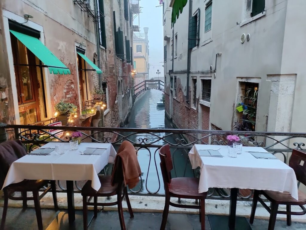 Venice restaurant tables