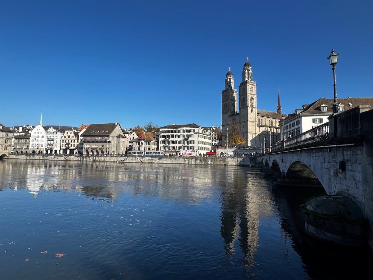 Grossmünster church river view