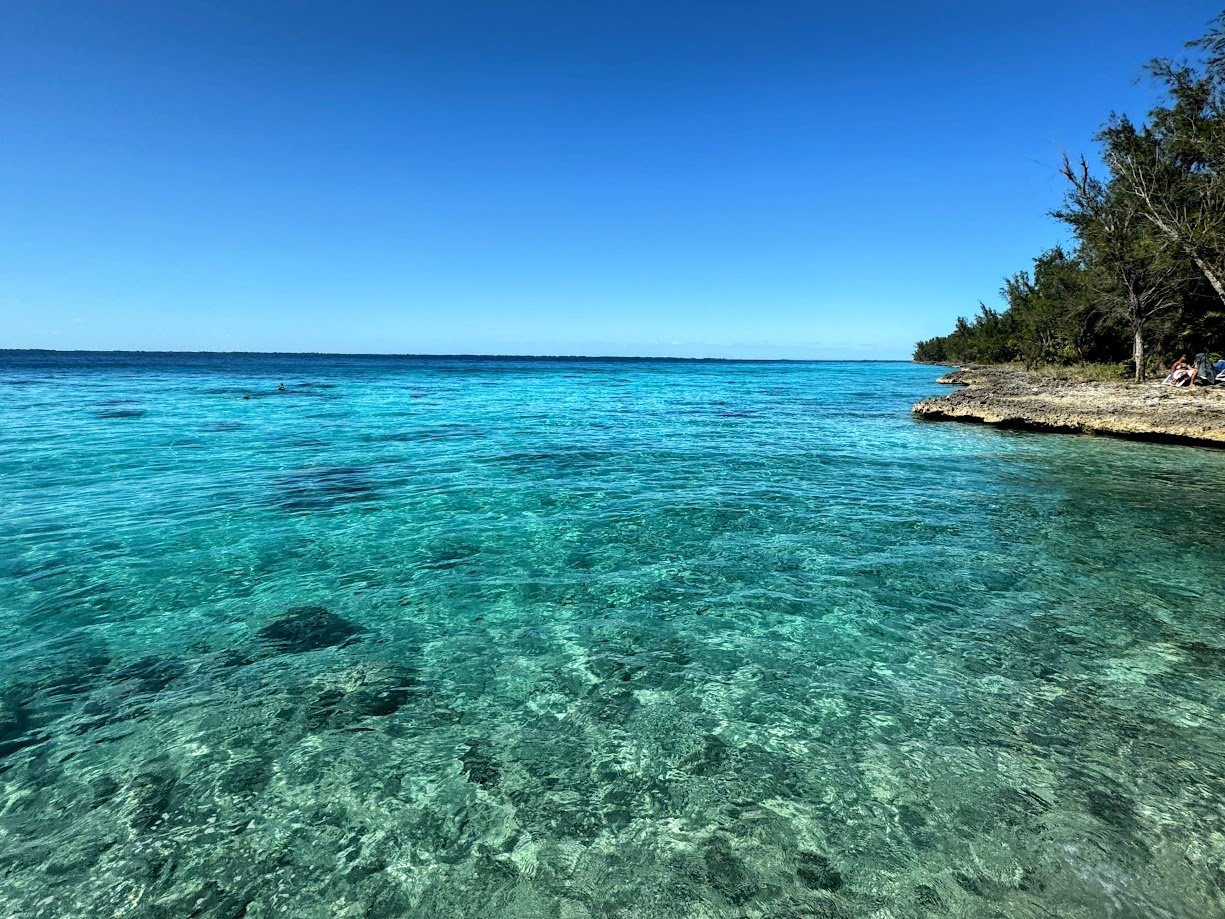 Beach opposite the Cueva de los Peces