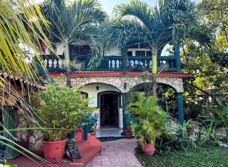 Casa Tu Familia Cubano, Cuba