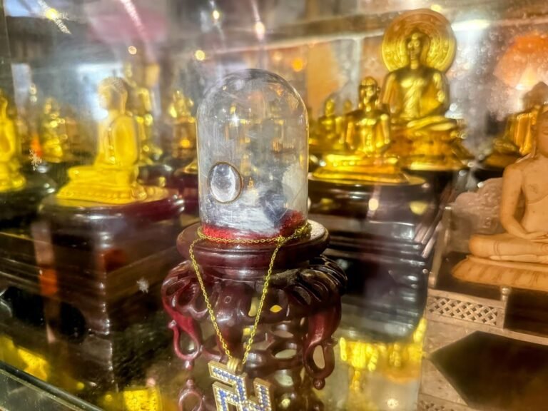 Smallest Buddha Statue, Gangaramaya Temple, Colombo, Sri Lanka