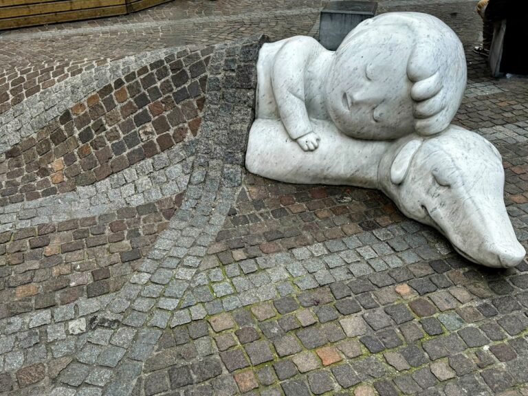 Nello and Patrasche statue in Antwerp